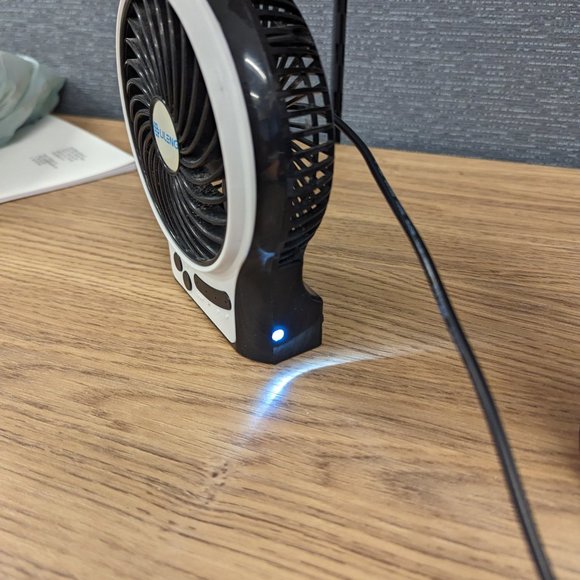 Mini USB Desk Fan - Picture 4 of 4